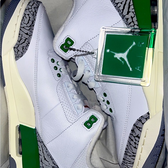 Lucky green women’s Jordan 3’s 8.5 - Picture 2 of 2